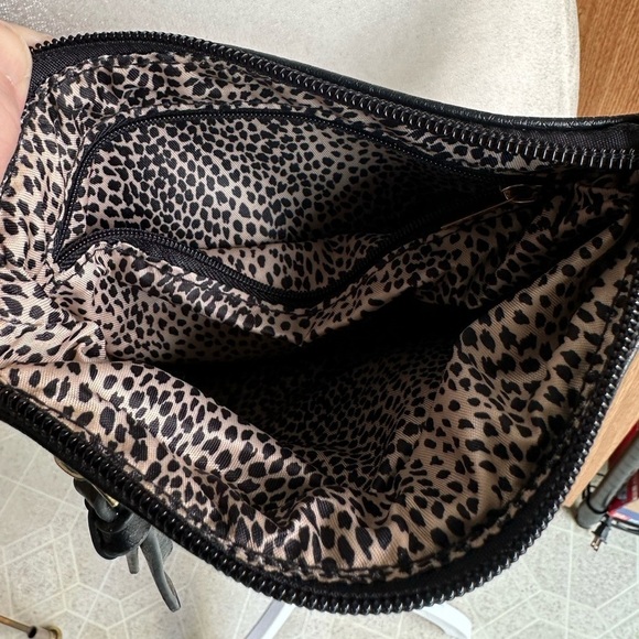 Black & Gold Faux Leather Crossbody Bag - Picture 3 of 3